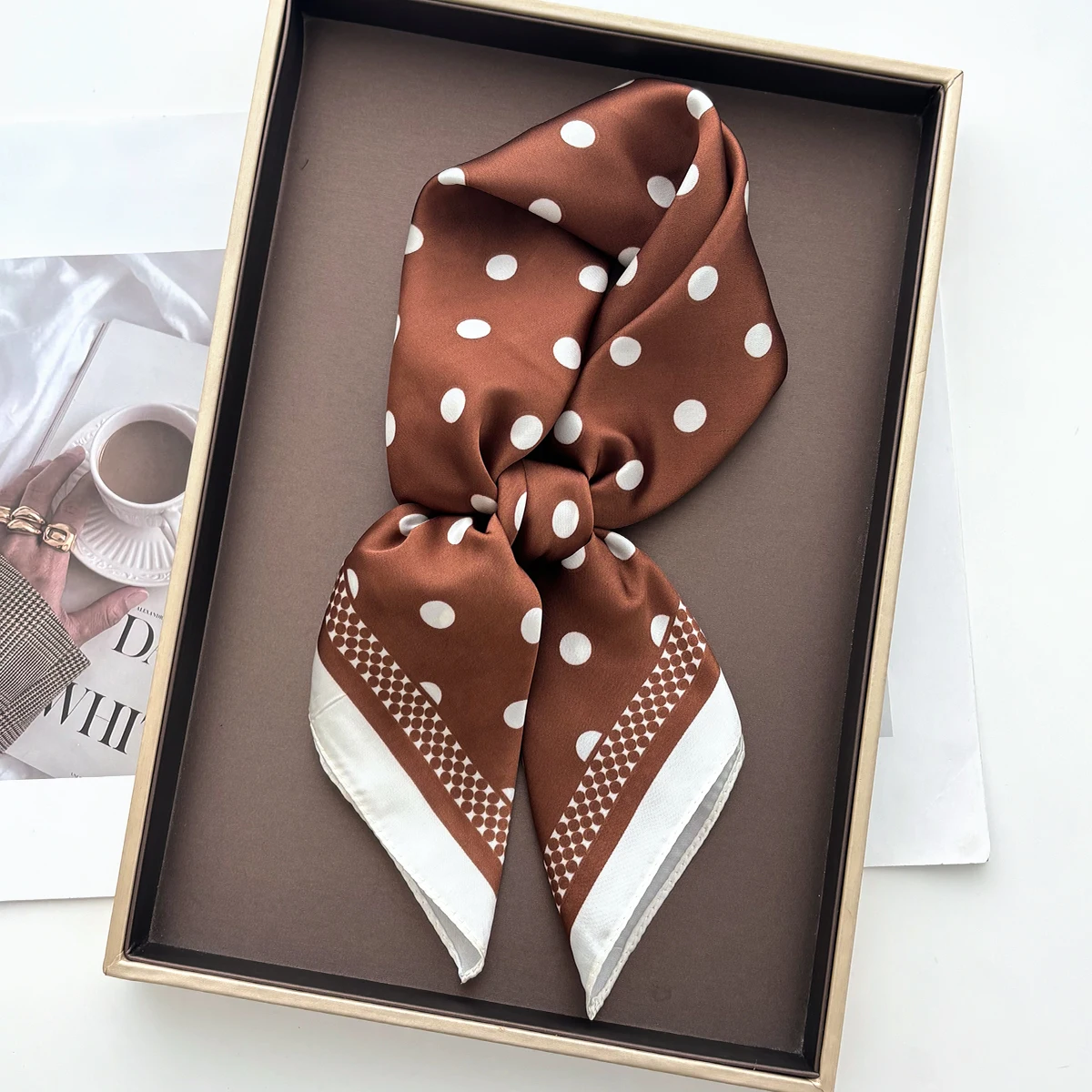 Scarf Silk Square - Foulard quadrato elegante in raso morbido