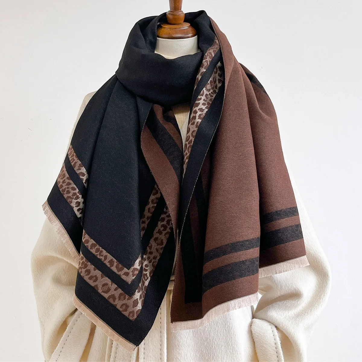 Sciarpa Invernale Reversibile  - Woven Scarf Blanket recensione e prezzo