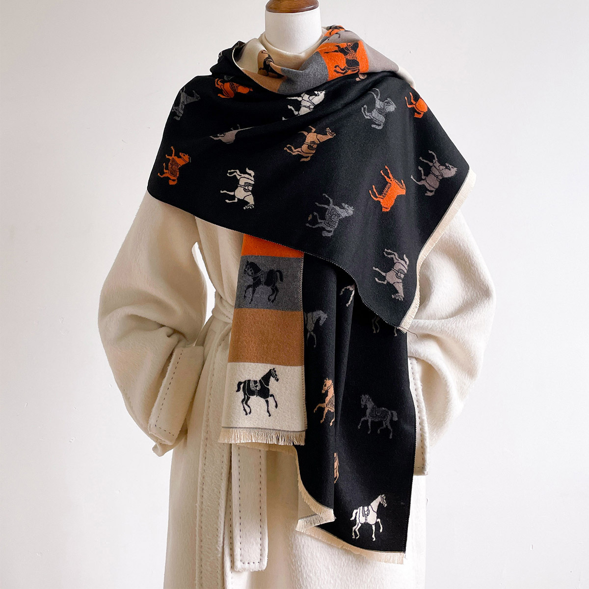 Sciarpa Autunno Inverno da Don - Woven Scarf Blanket recensione e prezzo